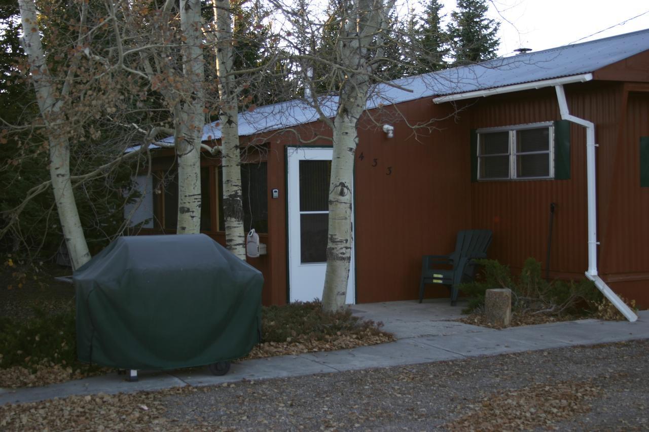 Yellowstone Wildlife Cabins West Yellowstone Exterior foto